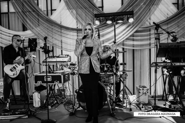 Tremolo band - Vaše vesele trenutke činimo posebnima. Za svadbe, rođendane i proslave.