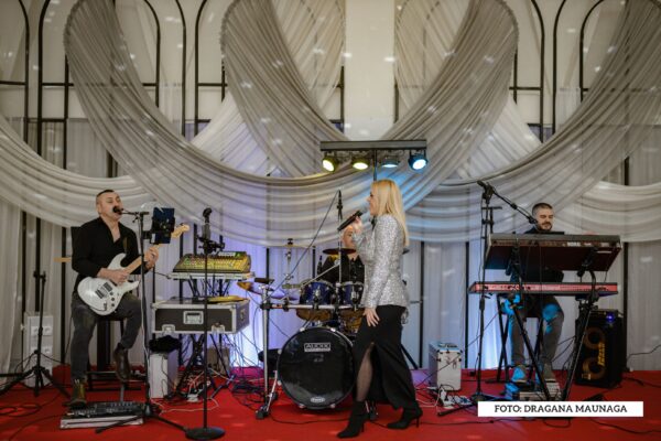 Tremolo band - Vaše vesele trenutke činimo posebnima. Za svadbe, rođendane i proslave.